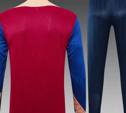 Conjunto de entrenamiento rojo y azul del Barça 2024/2025