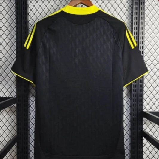 Camiseta de fútbol retro del Liverpool 2010/2011 de visitante