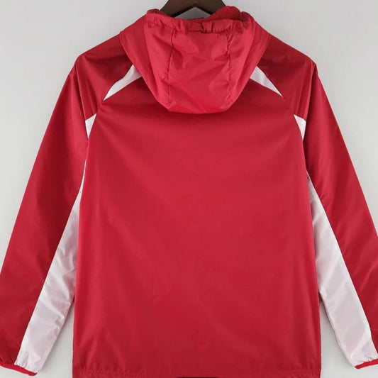Cortavientos Liverpool 2022 rojo y blanco