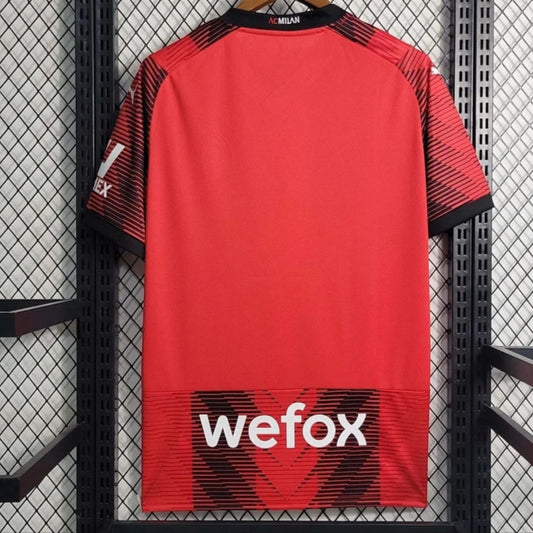 Camiseta de fútbol local del AC Milan 2023/2024