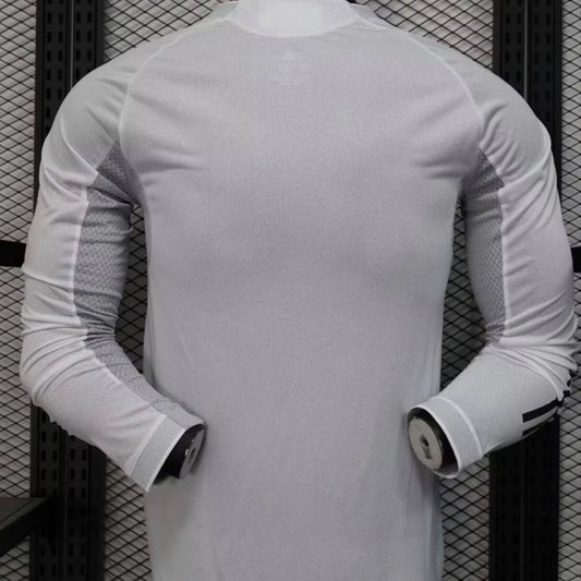 Camiseta de manga larga local del Real Madrid 2025/2026