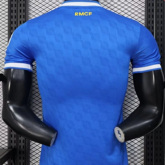 Camiseta de fútbol de la tercera equipación del Real Madrid 2025/2026