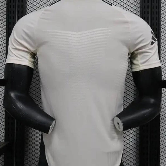 Camiseta de fútbol de entrenamiento prepartido del Real Madrid 2024/2025