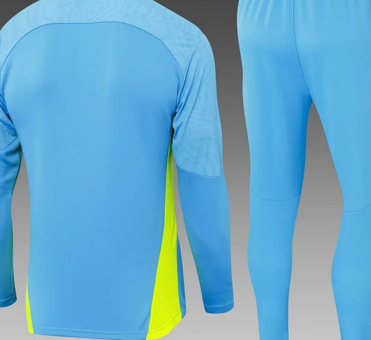 Camiseta de entrenamiento de manga larga azul celeste Manchester City 2024/2025