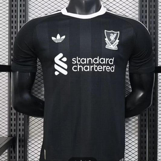 Liverpool goalkeeper jersey 2025/2026