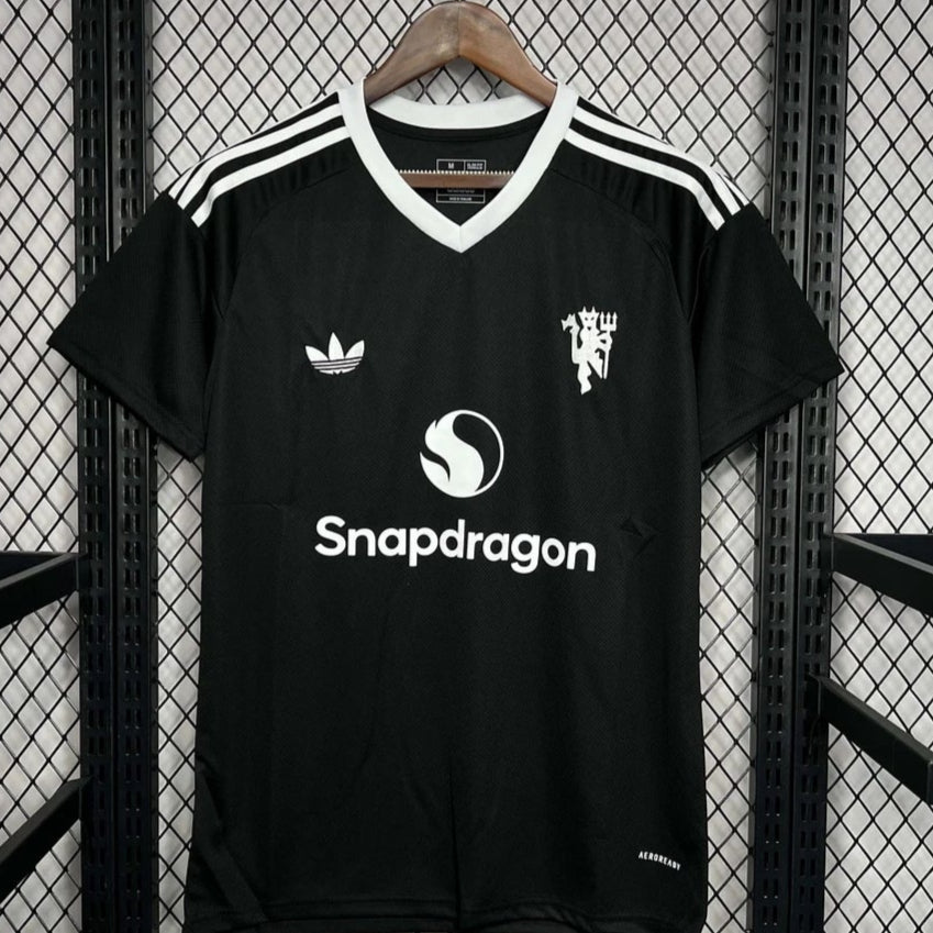2024/2025 Manchester United Goalkeeper Football Shirt