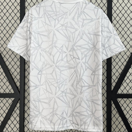 Camiseta de fútbol de entrenamiento prepartido del Real Madrid 2024/2025
