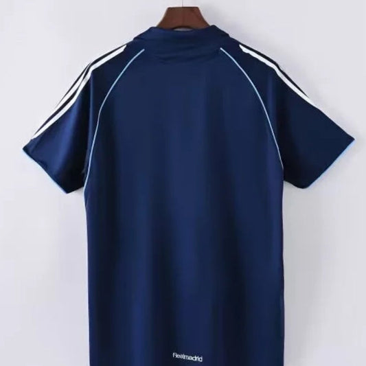 Camiseta de fútbol retro de local del Real Madrid 2005/2006