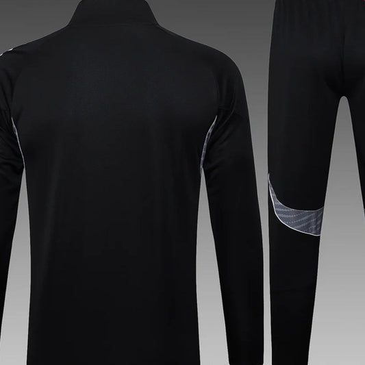 Chaqueta larga con cremallera negra del Real Madrid 2025/2026