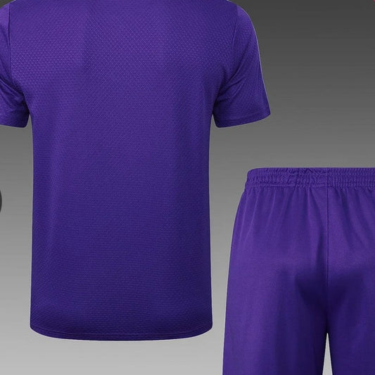 Conjunto de camiseta de entrenamiento prepartido + pantalón corto morado del Real Madrid 2025/2026