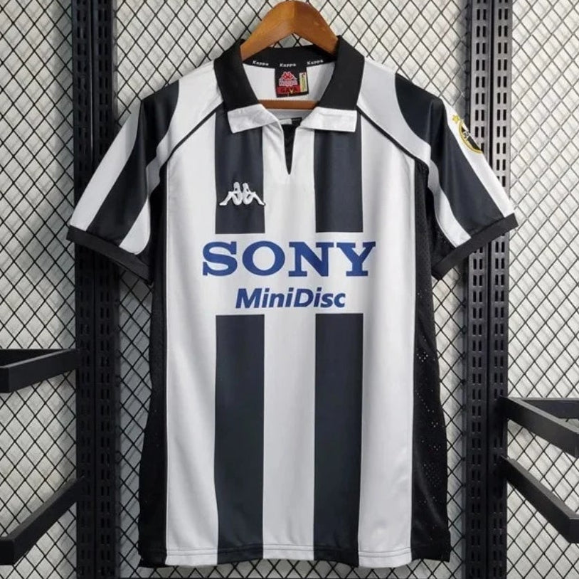 1997/1998 Juventus Retro Home Football Shirt