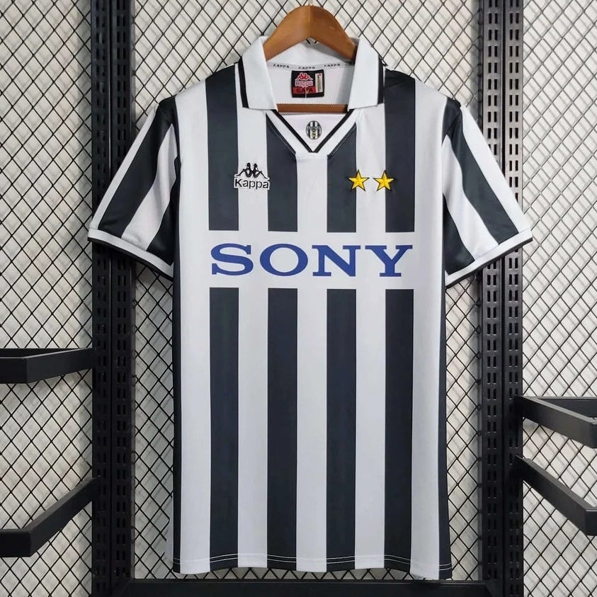 1995/1996 Juventus Retro Home Football Shirt