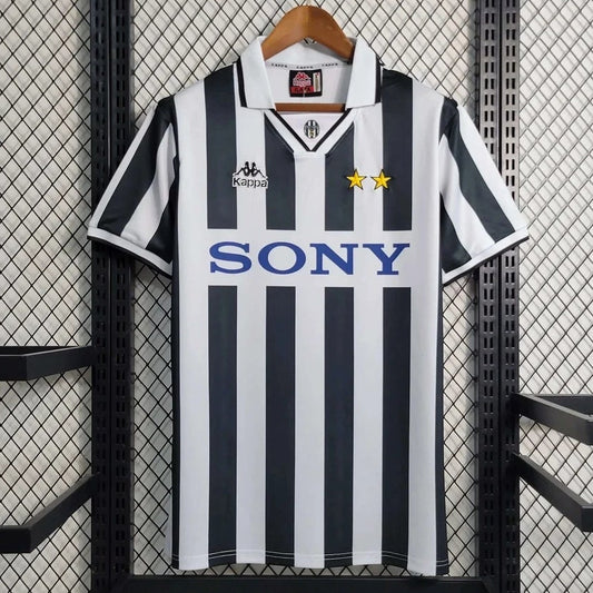1995/1996 Juventus Retro Home Football Shirt